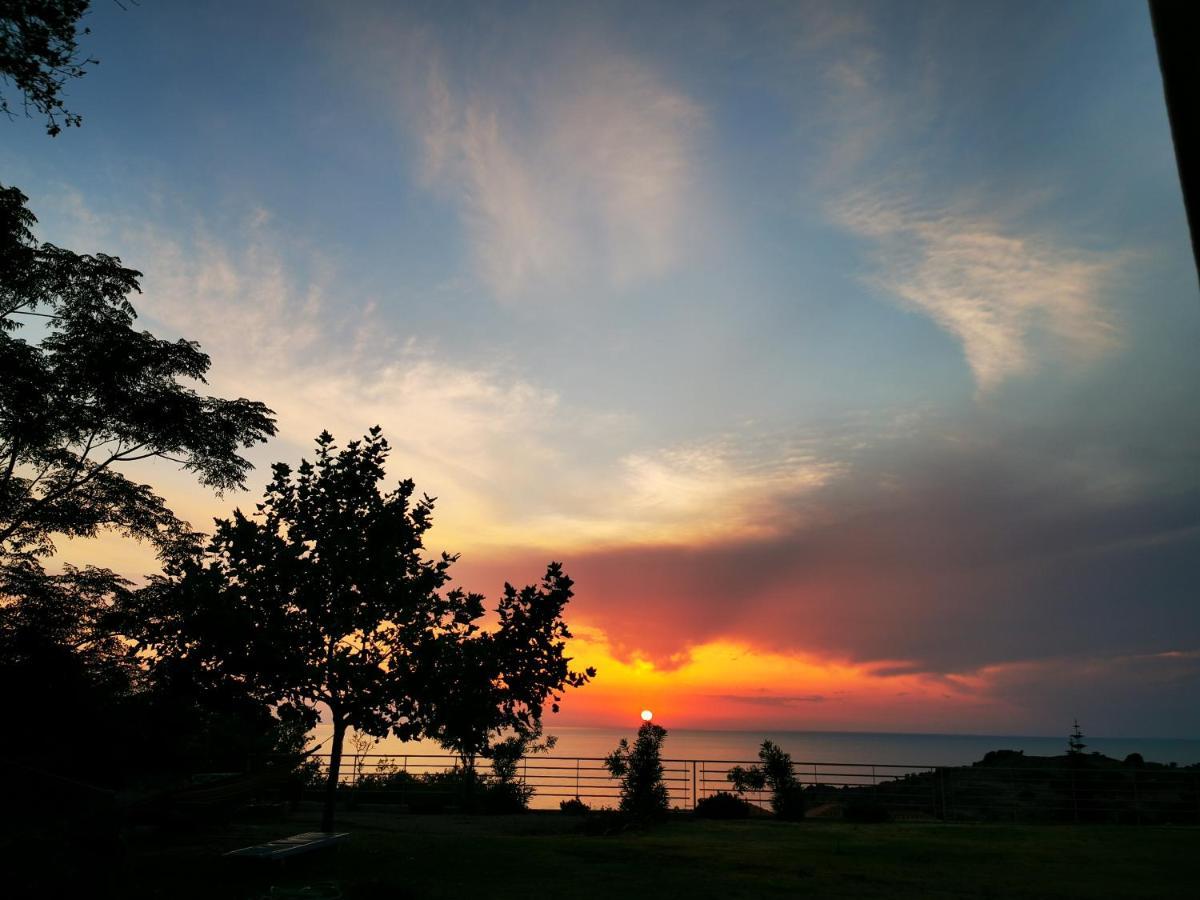 Molivos Sunset Apartments Mithimna Bagian luar foto