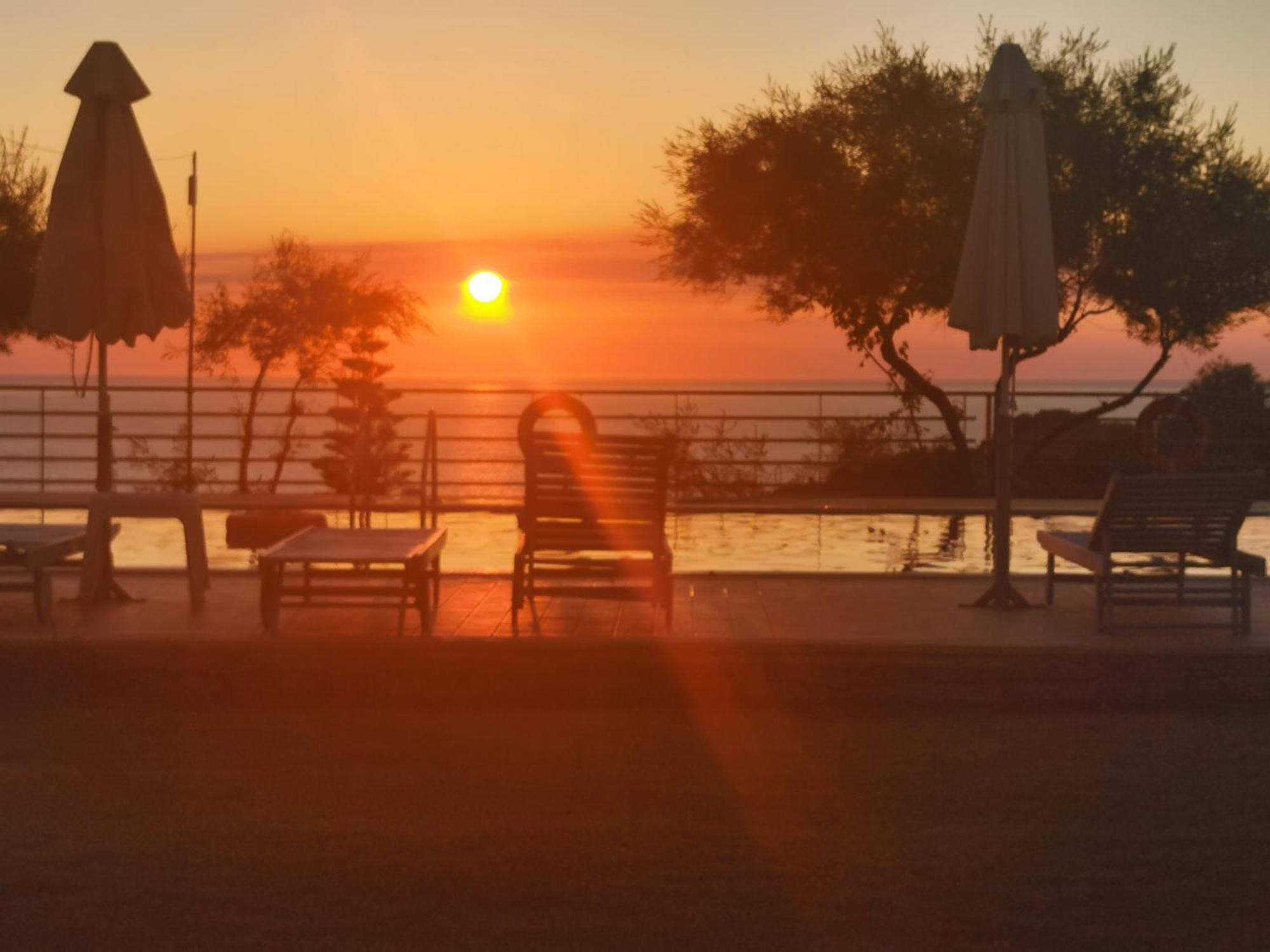 Molivos Sunset Apartments Mithimna Bagian luar foto