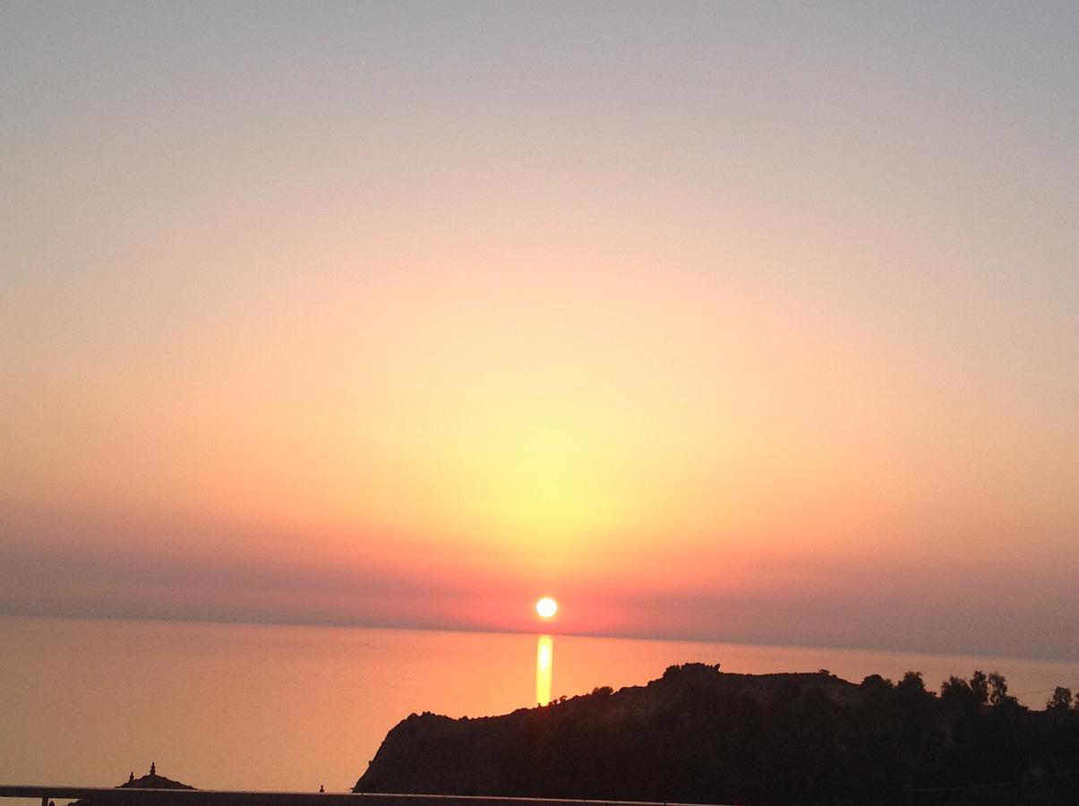 Molivos Sunset Apartments Mithimna Bagian luar foto