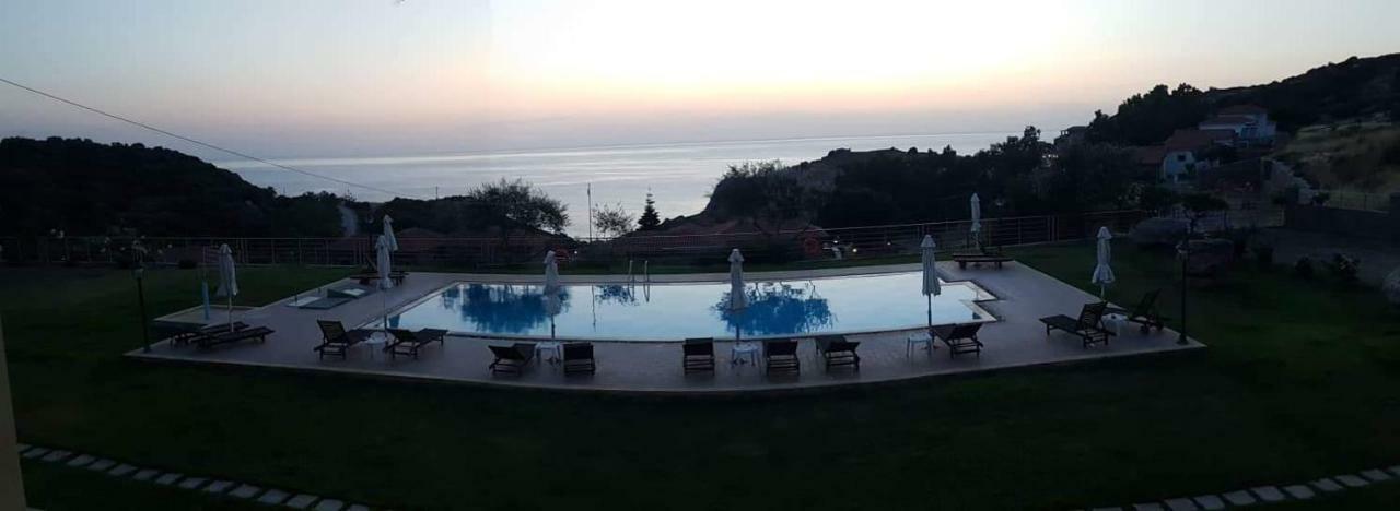 Molivos Sunset Apartments Mithimna Bagian luar foto
